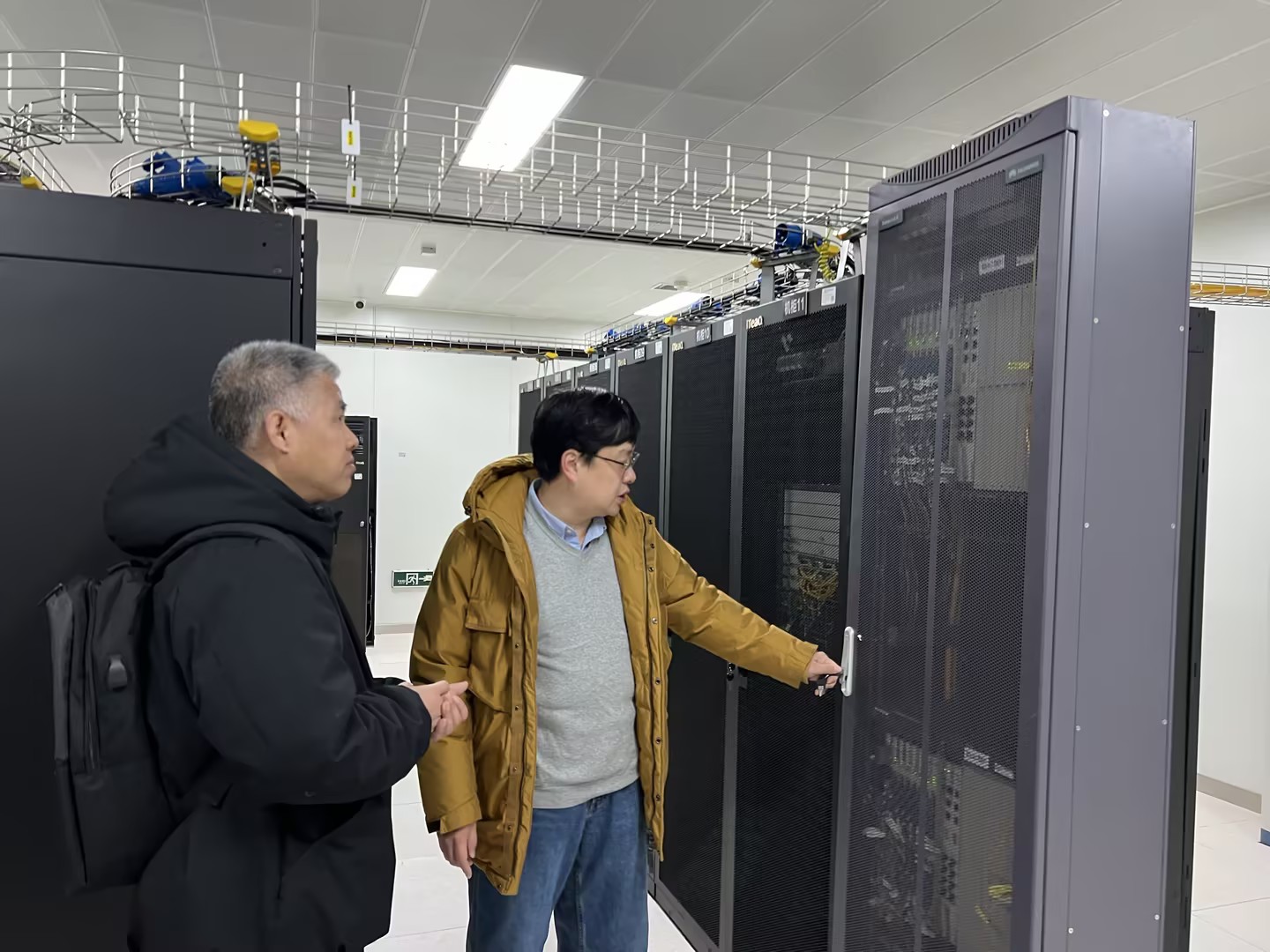 信息网络中心开展寒假安全检查